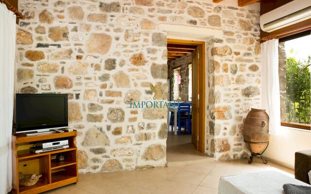 Limon by Important Group Travel Villa
