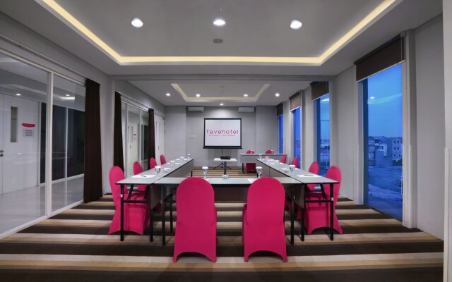 Отель Favehotel Rungkut Surabaya