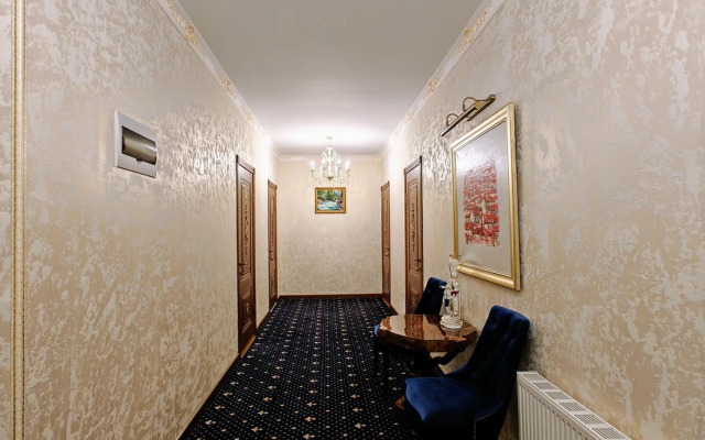 Отель Golden House