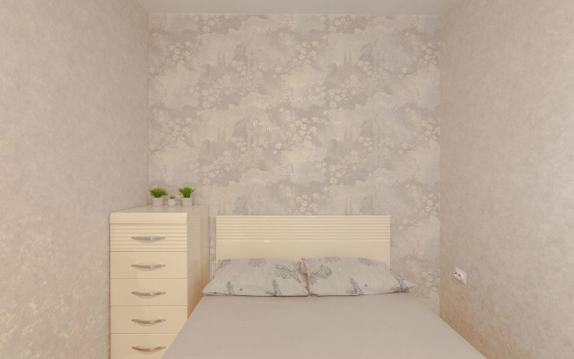 Na Ulitse Novo-Sadovaya 215B Flat