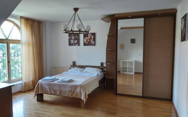 Апартаменты в Доме с Горгульей