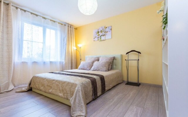 Apartamenty Trekhkomnatnye V 10 Minutakh Ot Tsentra Flat