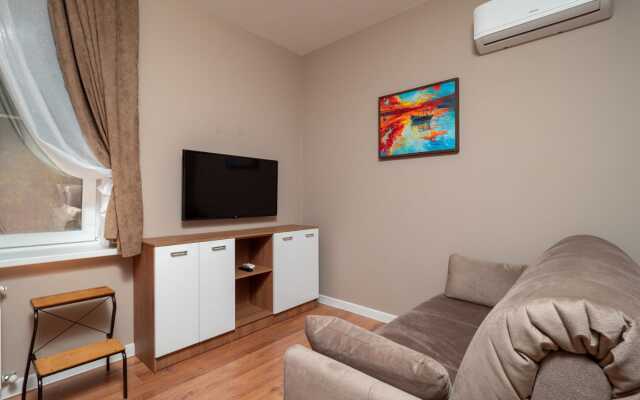 U Morya S Basseinom V ZhK Solnechnyij apt38 Apartment