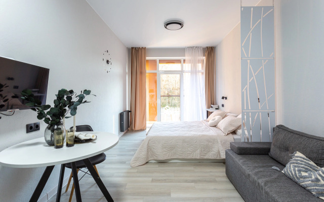 Квартира с Балконом и Видом на Лесопарк Аллея 114