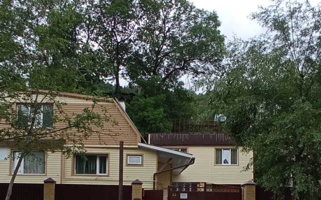 U Gory Sosnovki Guest House