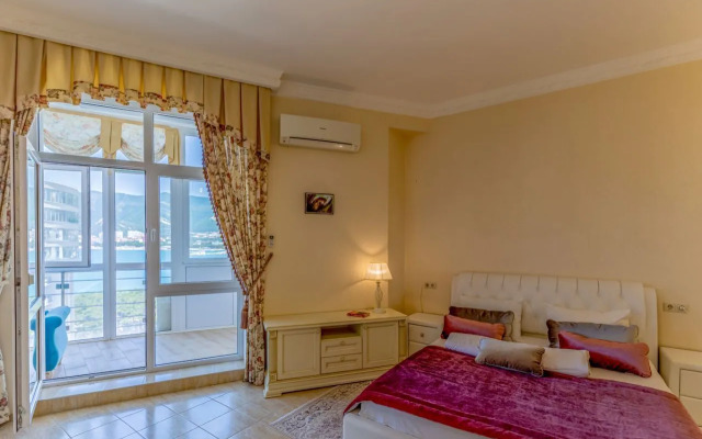 Na Krasnogvardeyskoy Ulitse 38AlitA Flat