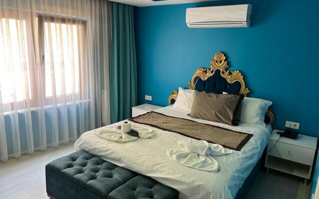 Отель Moon Blue