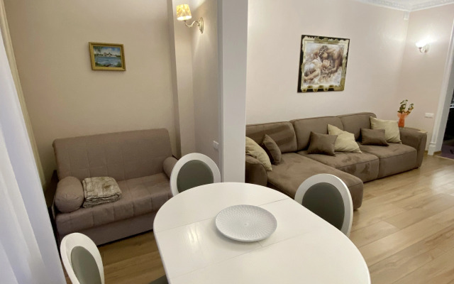Prostornye Apartamenty V Tsentre Sochi Naprotiv Tsirka Flat