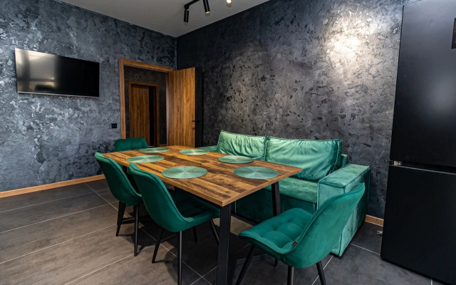 Частный дом с беседкой баней и чаном