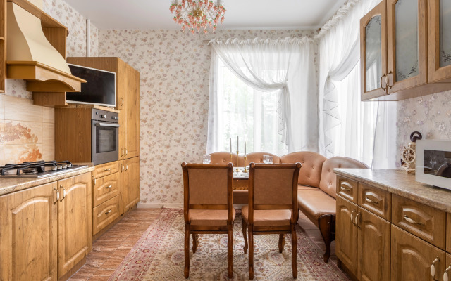 Prudius Apart v tsentre Kronshtadta s vidom na Morskoy Sobor Flat