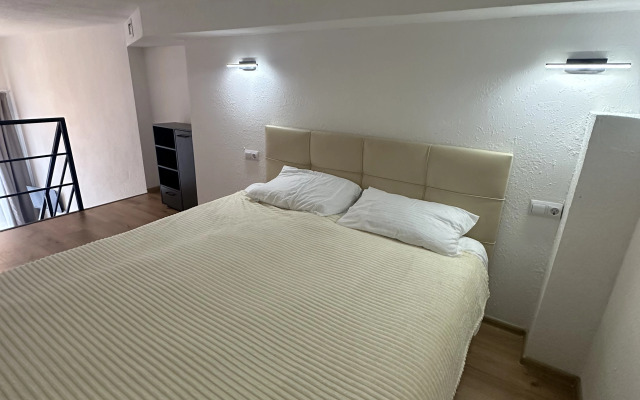 Апартаменты двухуровневые 32м² рядом с центром