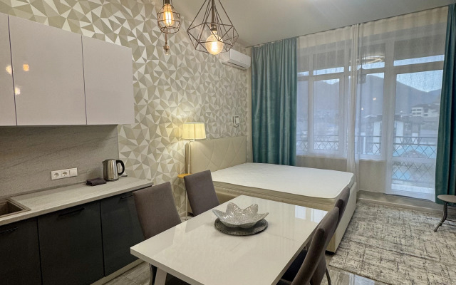 Квартира Просторная студия с террасой напротив отеля Мариотт