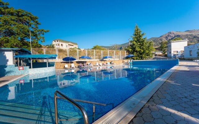 Kurortny Hotel Atelika Gorizont Sudak 2**