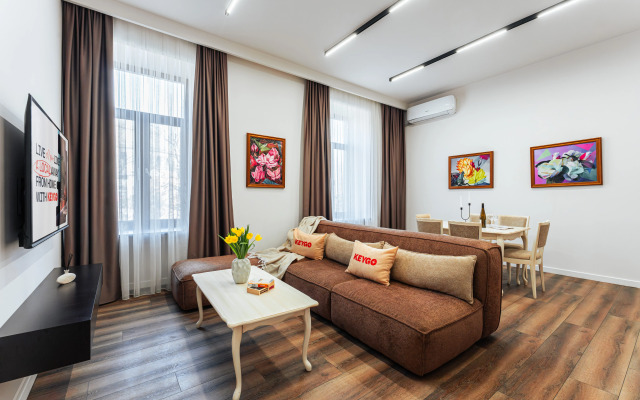 KeyGo #0117, 1 Bedroom, Near The Opera House Apartments