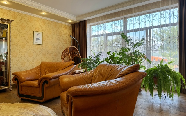 V Kedrovoy Rosche Guest House