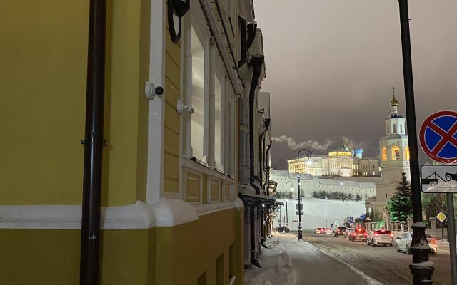 Okolo Kremlya I Naberezhnoy Apartments