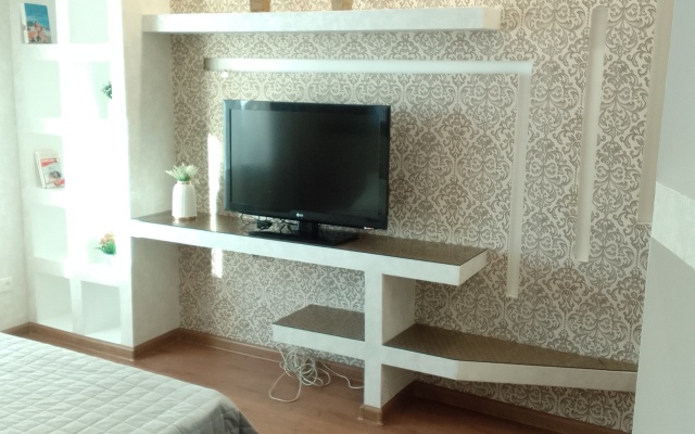 V Rayone Tsirka Flat