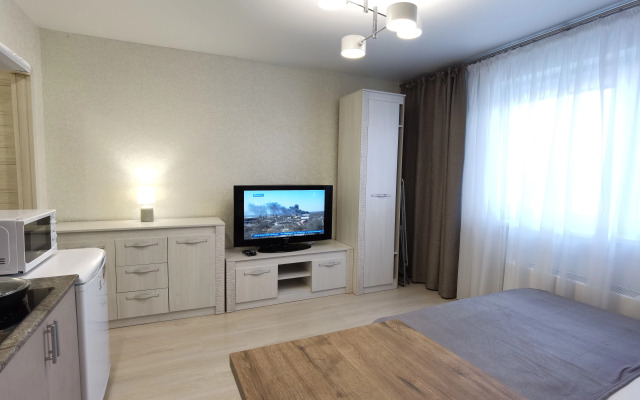 Квартира Студия на Хрустальной с Двухспальной Кроватью