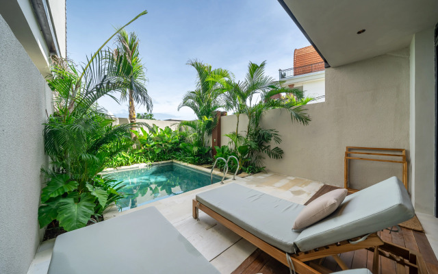 Novaya Roskoshnaya Tropicheskaya, Ogromny Basseyn, Badung, Mulu A2 Villa
