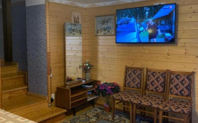 Частный дом на берегу речки Каменка