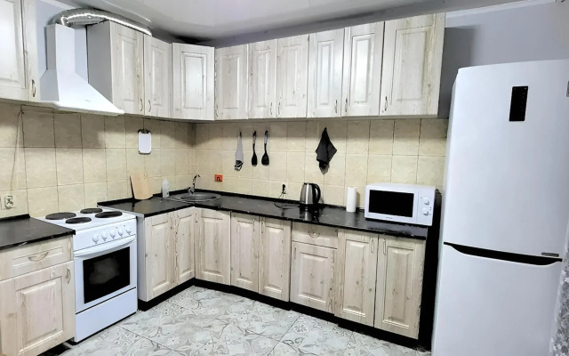 Квартира просторная евродвушка с тремя раздельными спальными местами рядом парк Галицкого