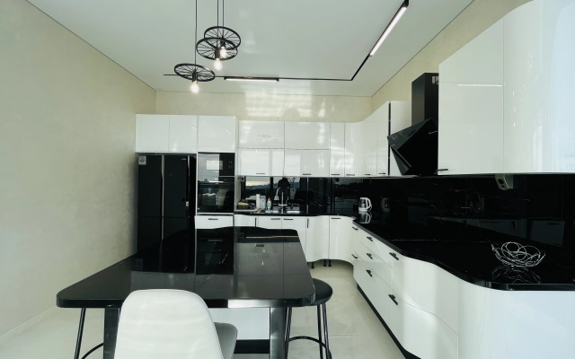 S Basseynom I Baney Villa