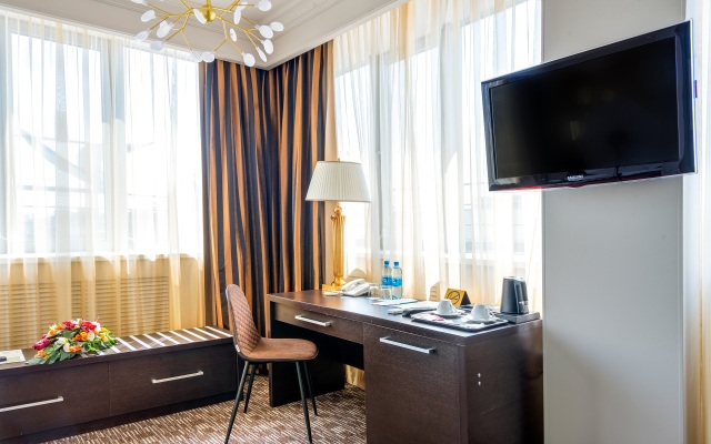 Diplomat Hotel
