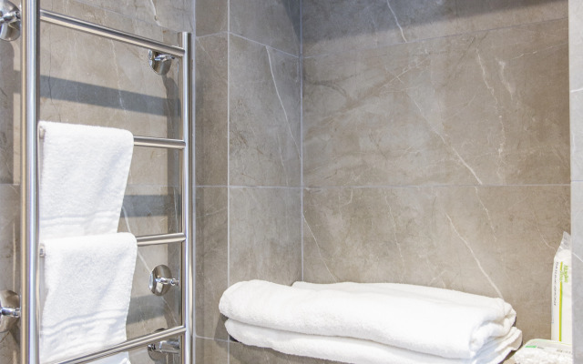 S bol'shoj verandoj s vidom na Moskvu okolo ostrova mechty Apartment