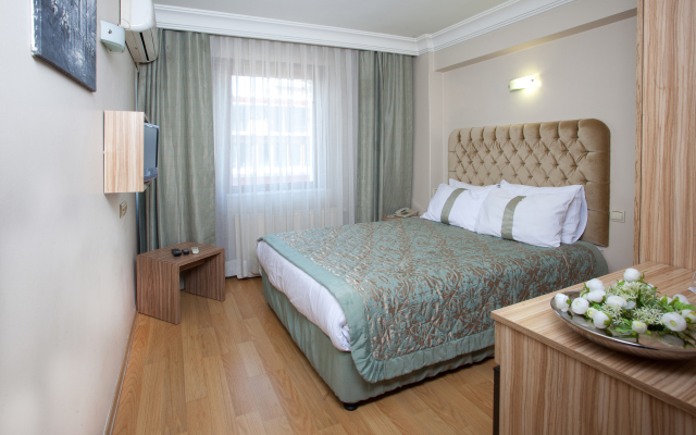 Grand Ant Hotel