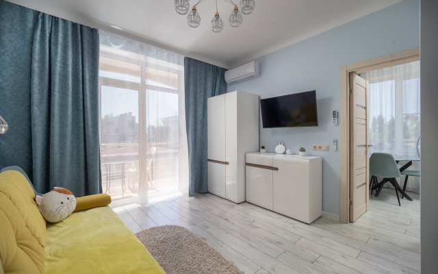 U Morya S Basseinom v Zhk Solnechnij apt22 Apartment