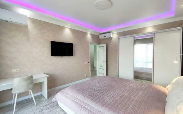 Odnokomnatnyye s Balkonom i Vidom na Gorod Apartments