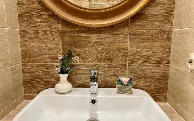 Tolstoy Novomoskovskaya Flat