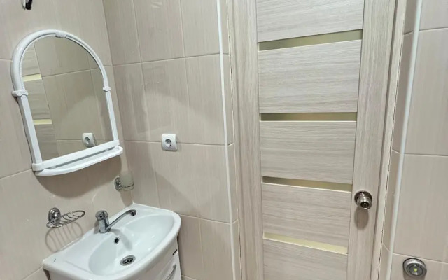 Trekhmestnaya Studiya S Balkonom Apartments