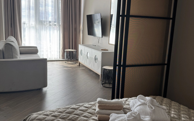 Na Pervoy Linii Poberezhyya Baltiyskogo Morya Flat