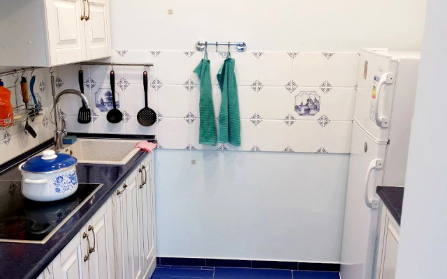 Shikarnaya Odnushka U Morya Flat