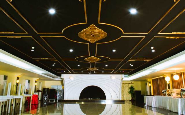 Suzuki Beach Hotel