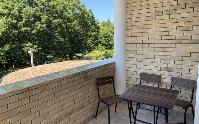 33 Tyulpana Guest house