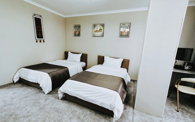 Hotel Tadzh Makhal