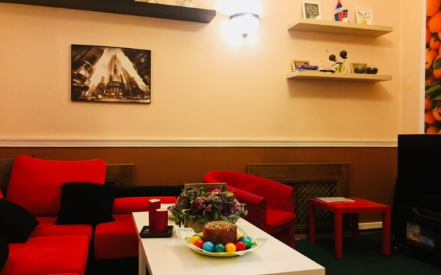 Oranzh Hostel