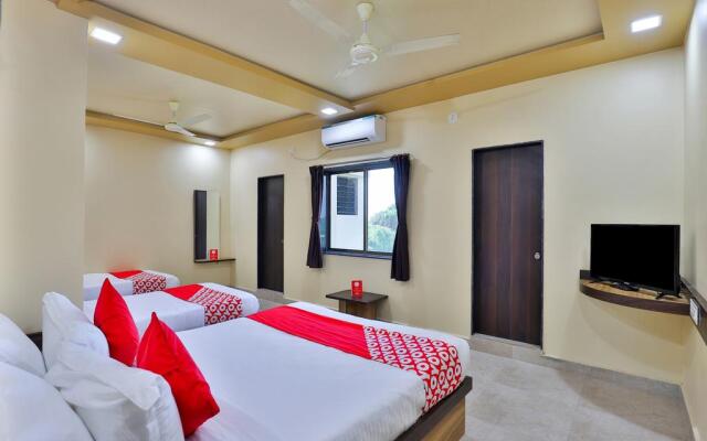 Daksh Somnath Hotel