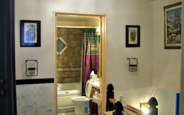 Bob Cinciruk Mini-Hotel