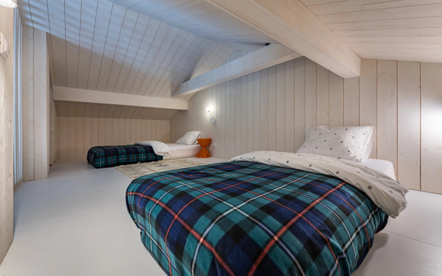 Частный дом с горячим джакузи на террасе