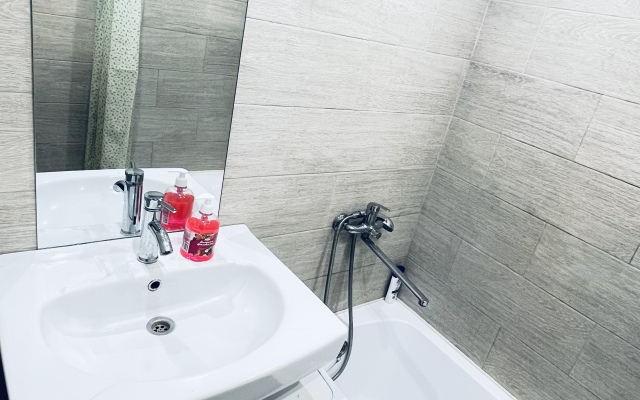 Tryohkomnatnye na Proletarskom Prospekte 17 Apartments
