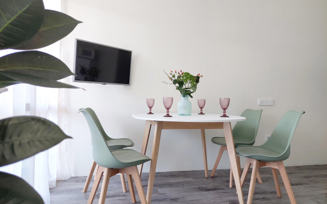 Prostornye s Vidom na Goryi Apartments