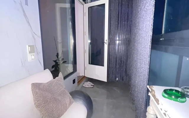 Квартира Маска Зайца Сибгата Хакима 60