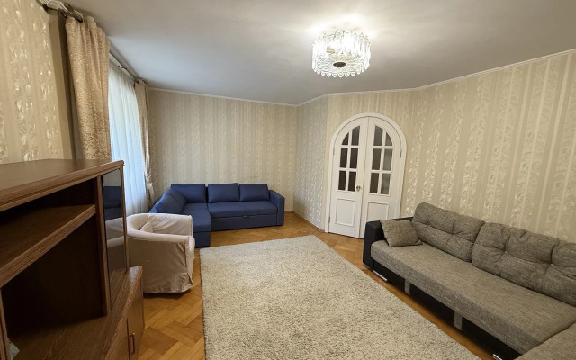 Квартира Трехкомнатная с балконом