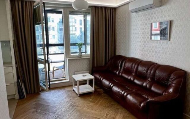 Na Naberezhnoj Bolshoj Hevki Flat