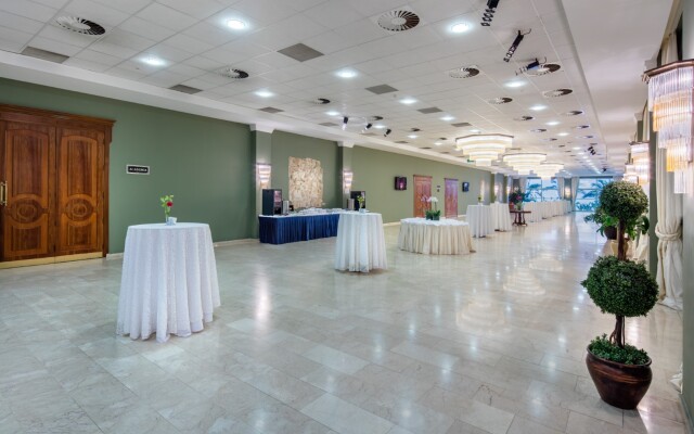 Acapulco Resort Convention SPA Hotel