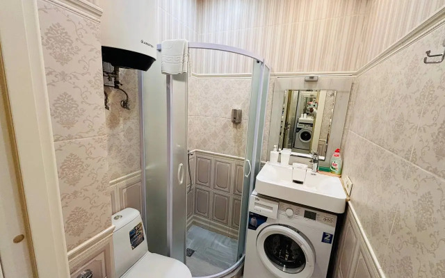 S Uyutnoy Lodzhiey Flat