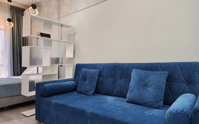 Studiya s Basseynom na Territorii Zhk Flat